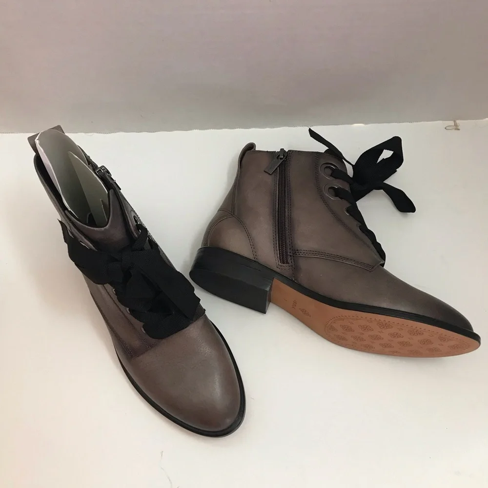 ISOLA LEATHER TOCINA BOOTIE IN PAVEMENT